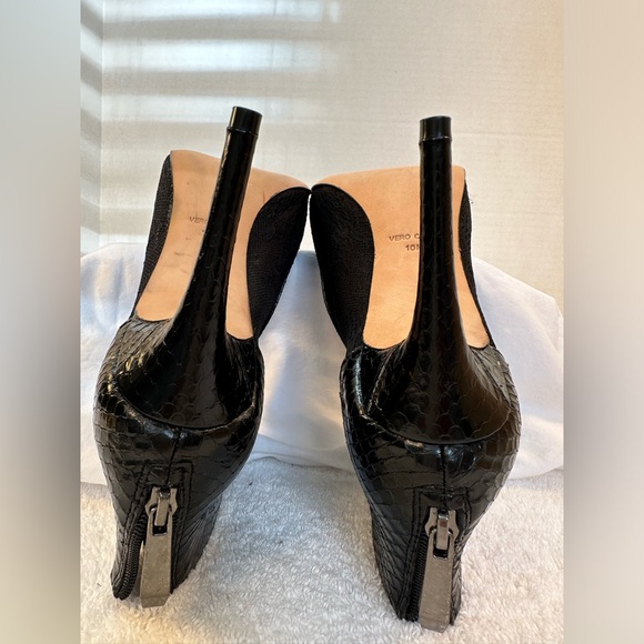 BCBG MAXAZRIA Pointed Toe Heel Ankle Boots AMAZING CONDITION! SEXY,HOLIDAY!HOT🤩 - Picture 5 of 16